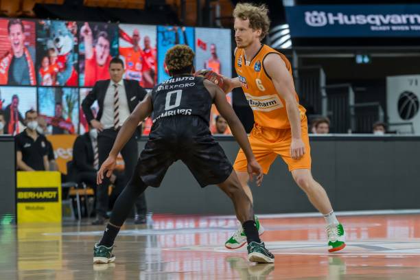 也向其他球 也向其他球