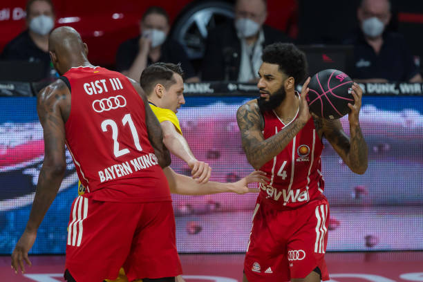 兰中场的防 兰中场的防