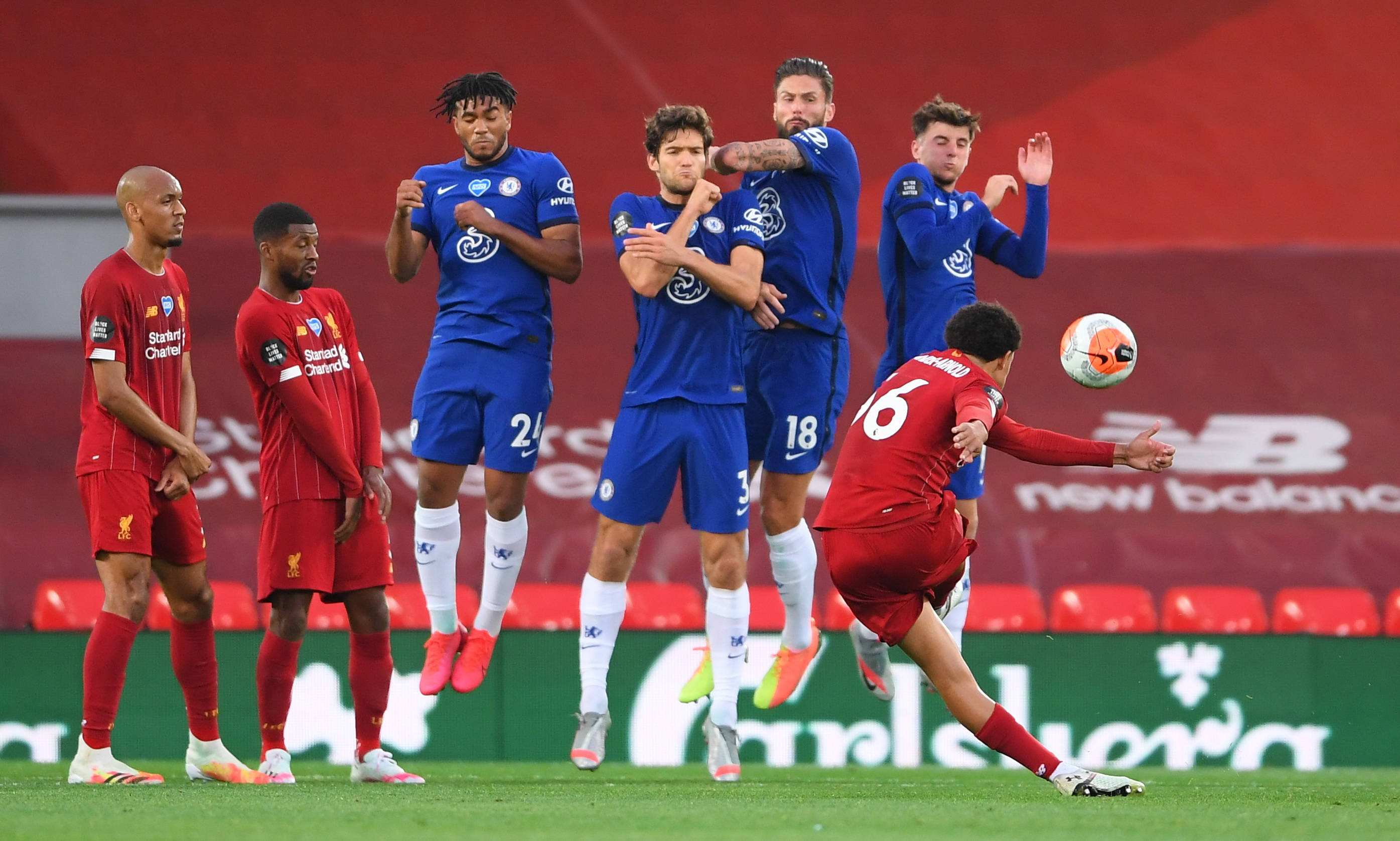 足坛引起了 足坛引起了