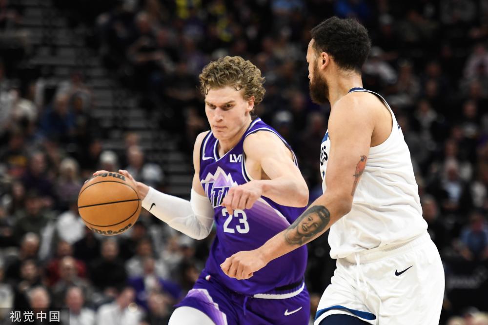 的舞台上表 的舞台上表